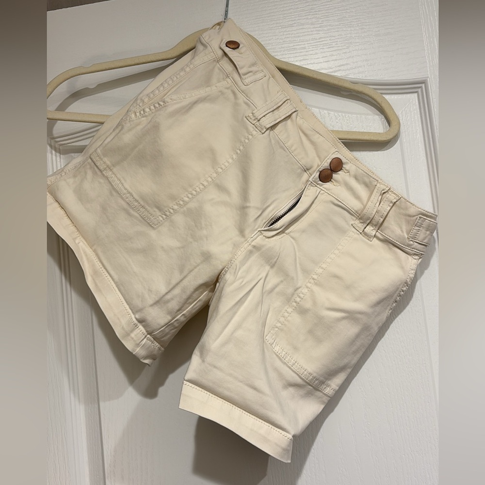 BKE Women's Cream Bermuda Shorts